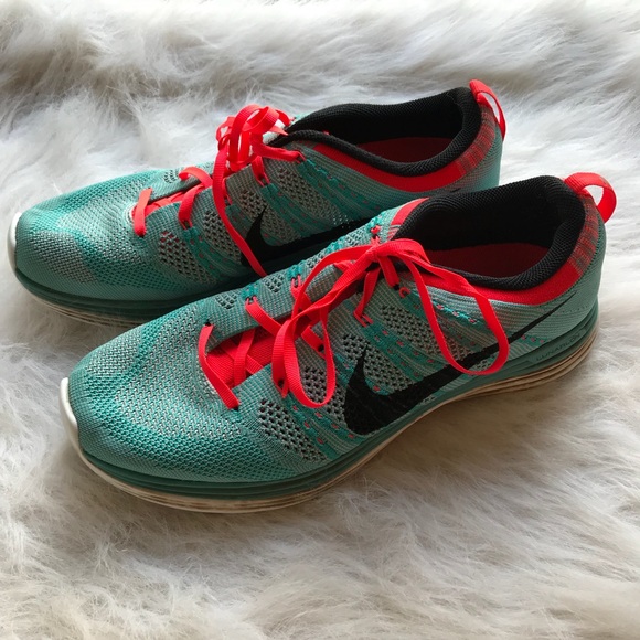 Nike Flyknit Shoes - Picture 2 of 6